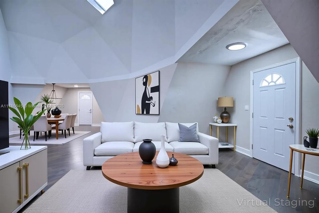 最近售出: $314,900 (3 贝兹, 2 浴室, 2494 平方英尺)