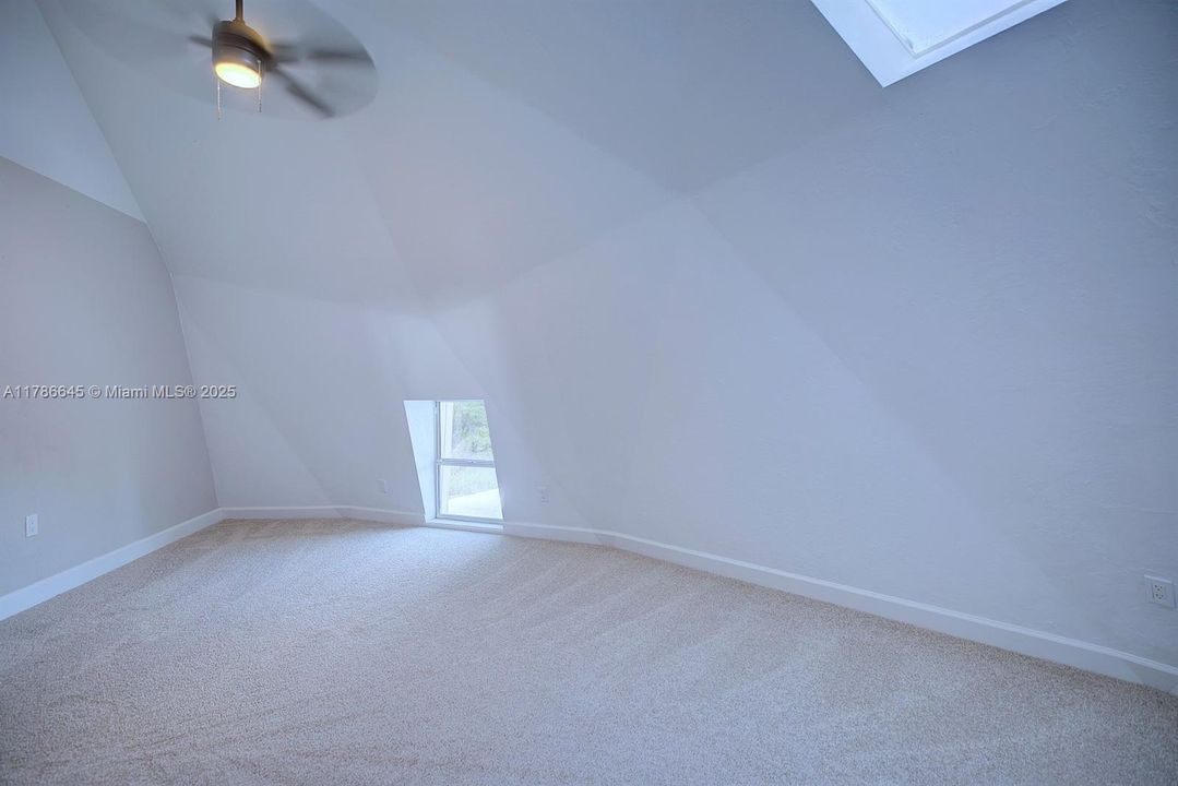 最近售出: $314,900 (3 贝兹, 2 浴室, 2494 平方英尺)