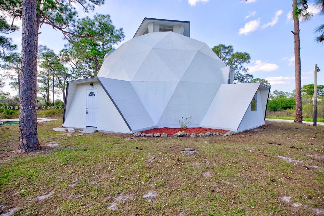 最近售出: $314,900 (3 贝兹, 2 浴室, 2494 平方英尺)