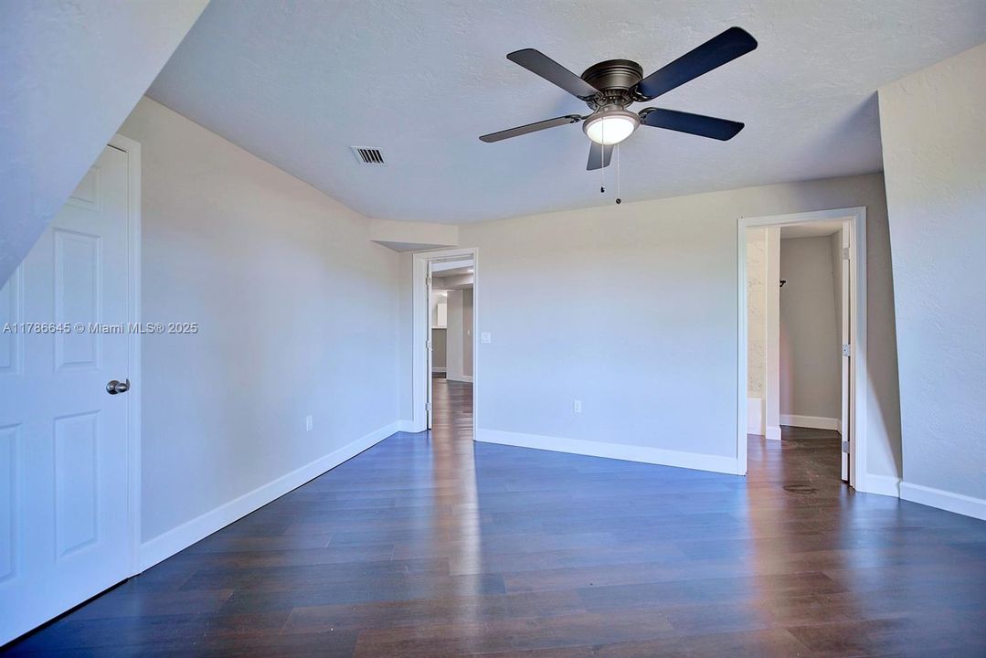 最近售出: $314,900 (3 贝兹, 2 浴室, 2494 平方英尺)