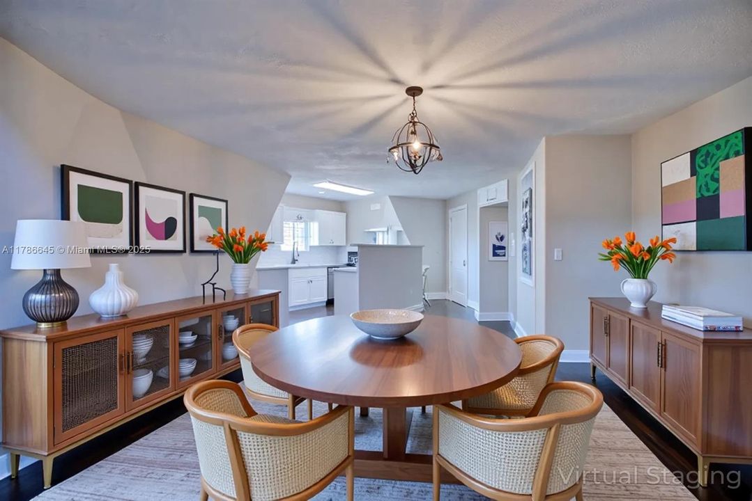 最近售出: $314,900 (3 贝兹, 2 浴室, 2494 平方英尺)