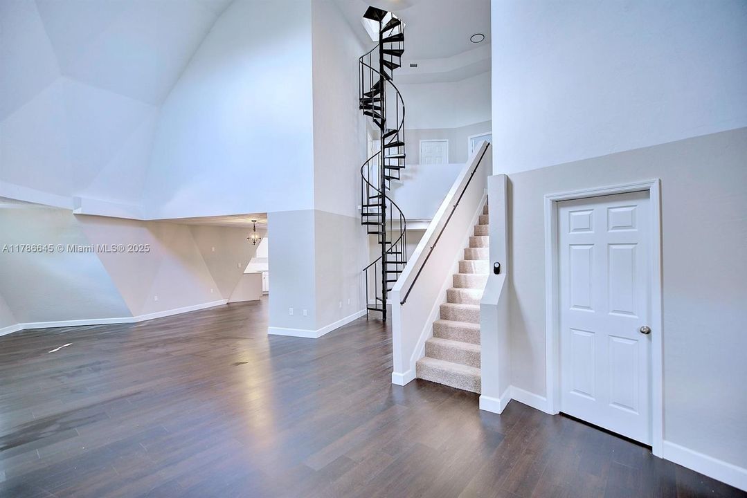 最近售出: $314,900 (3 贝兹, 2 浴室, 2494 平方英尺)