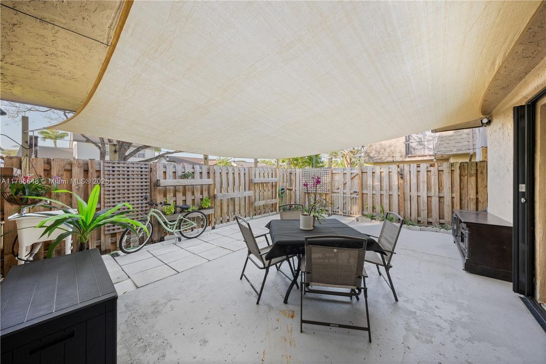 Vendido Recientemente: $369,000 (2 camas, 2 baños, 1302 Pies cuadrados)