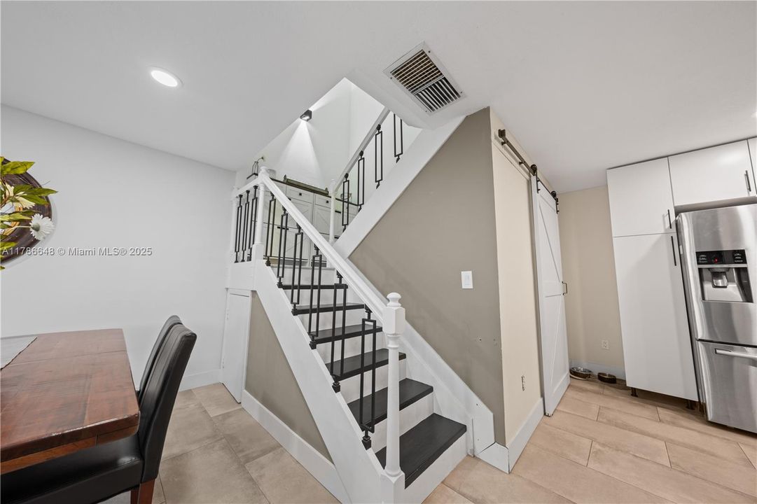 Vendido Recientemente: $369,000 (2 camas, 2 baños, 1302 Pies cuadrados)