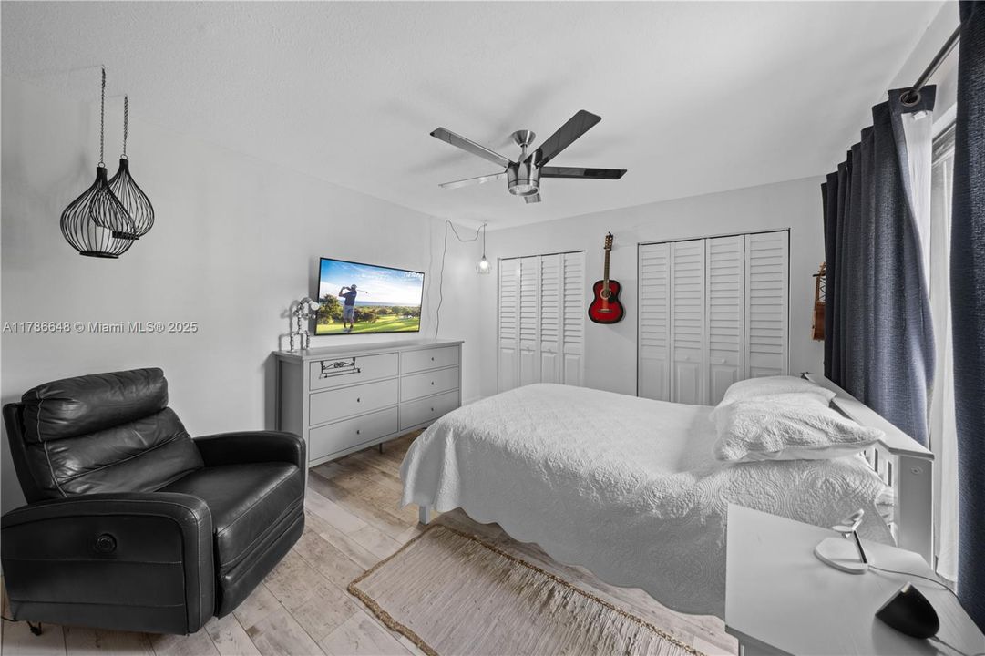 Vendido Recientemente: $369,000 (2 camas, 2 baños, 1302 Pies cuadrados)