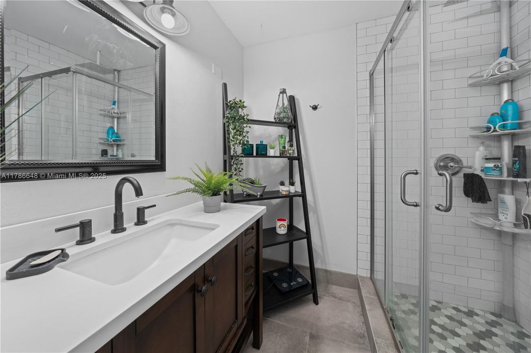 Vendido Recientemente: $369,000 (2 camas, 2 baños, 1302 Pies cuadrados)