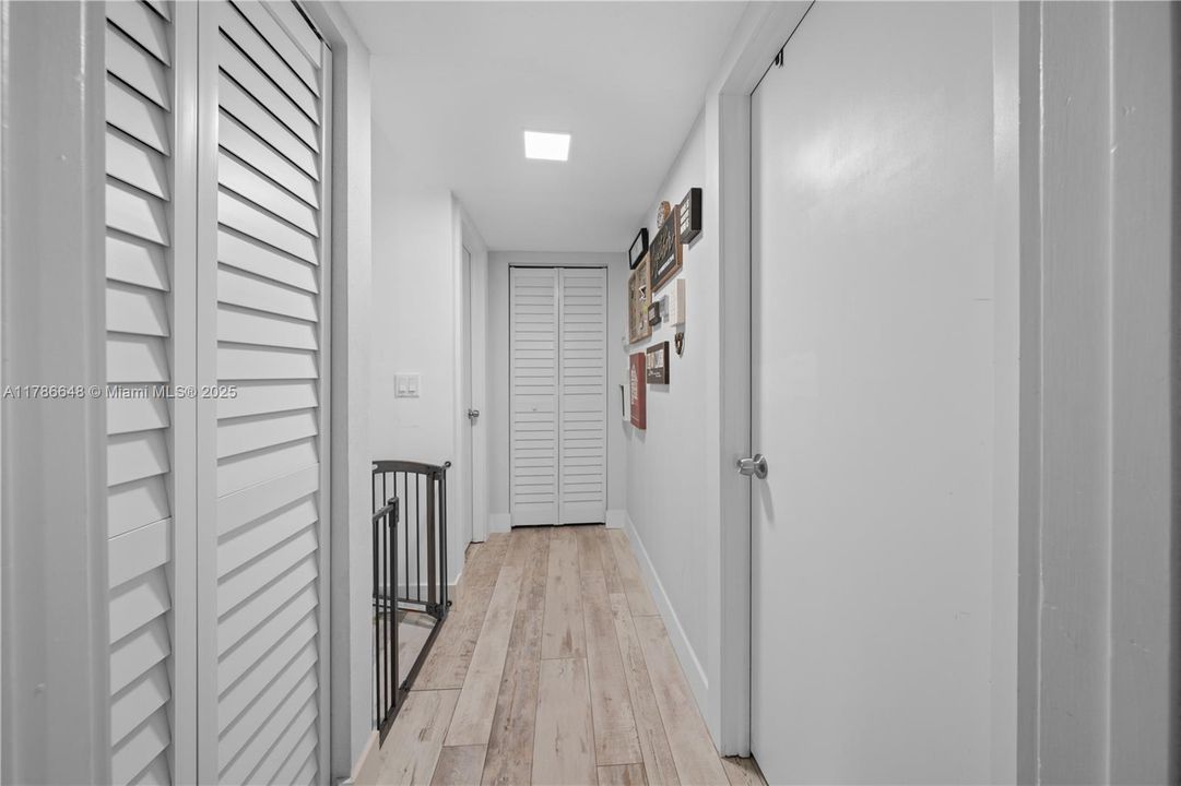 Vendido Recientemente: $369,000 (2 camas, 2 baños, 1302 Pies cuadrados)