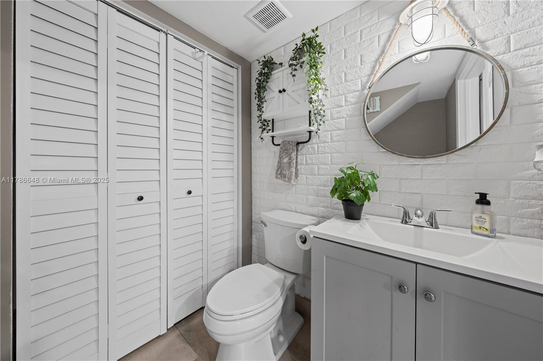 Vendido Recientemente: $369,000 (2 camas, 2 baños, 1302 Pies cuadrados)