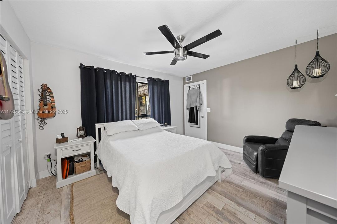 Vendido Recientemente: $369,000 (2 camas, 2 baños, 1302 Pies cuadrados)