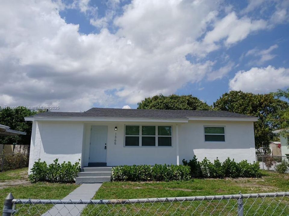 Recently Sold: $499,000 (3 beds, 2 baths, 1072 Square Feet)