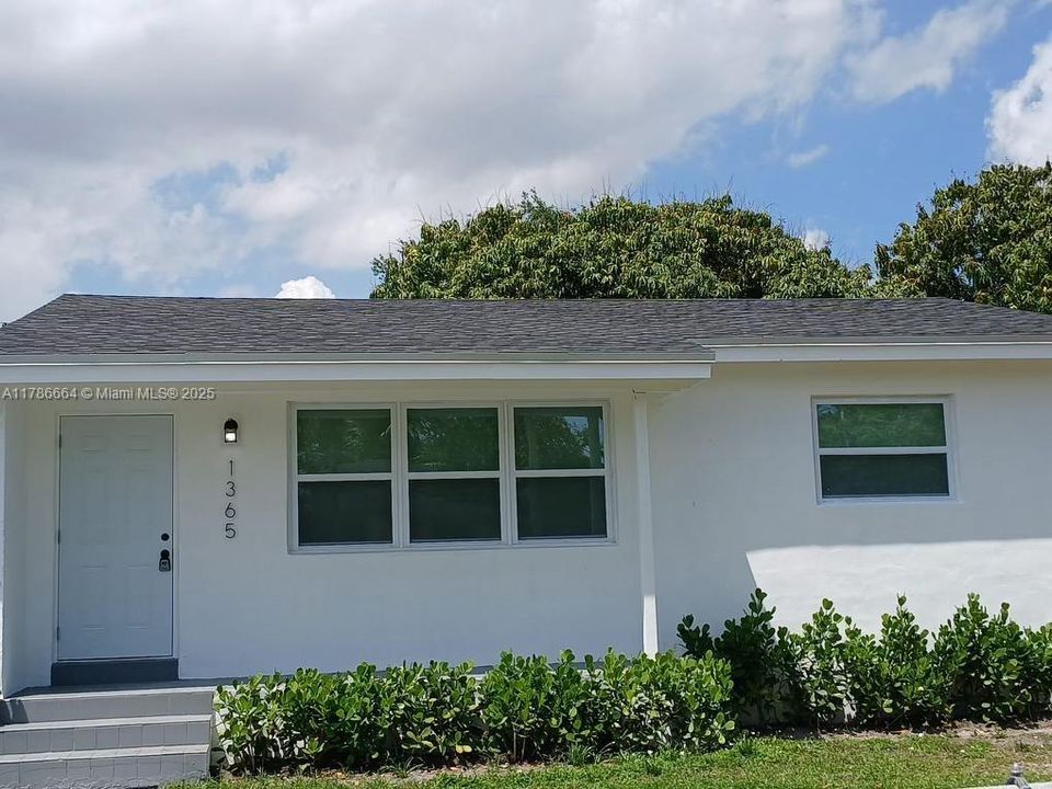 Recently Sold: $499,000 (3 beds, 2 baths, 1072 Square Feet)