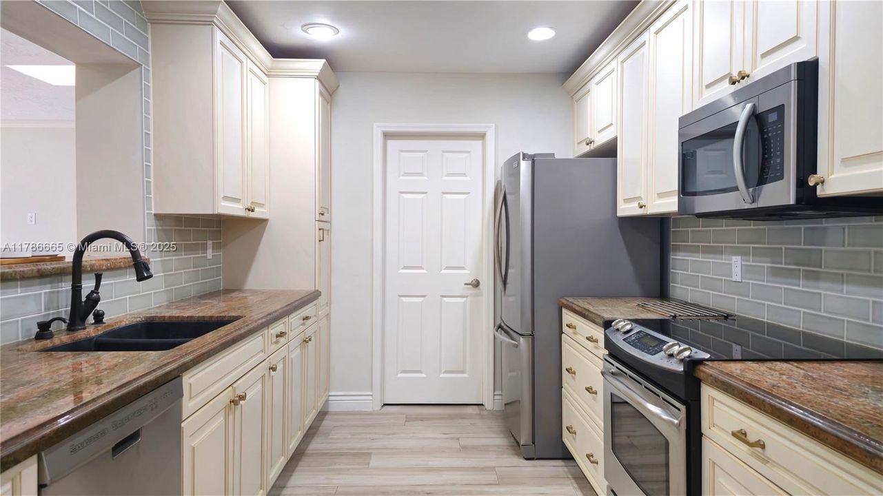 Recently Rented: $4,950 (3 beds, 2 baths, 1772 Square Feet)