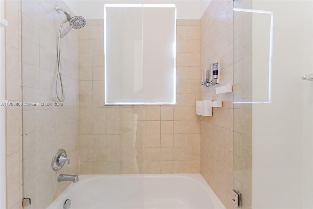 Недавно арендовано: $6,000 (4 спален, 3 ванн, 2720 Квадратных фут)