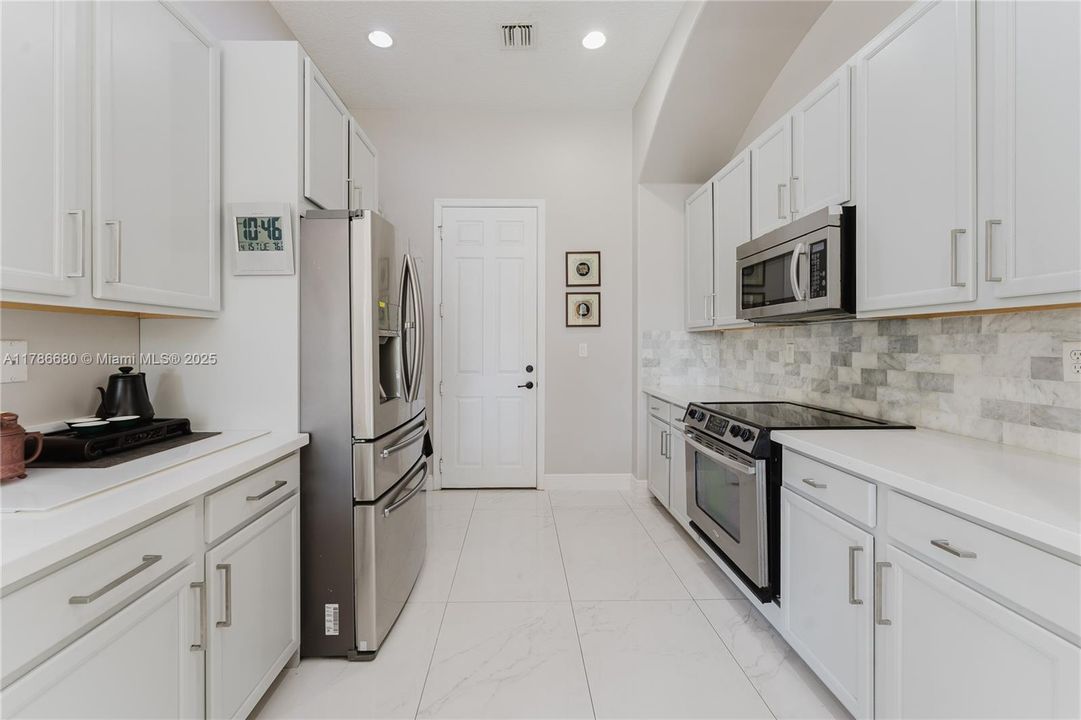 Недавно арендовано: $6,000 (4 спален, 3 ванн, 2720 Квадратных фут)