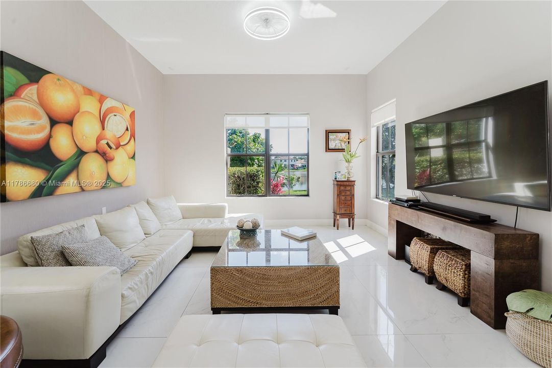 Недавно арендовано: $6,000 (4 спален, 3 ванн, 2720 Квадратных фут)