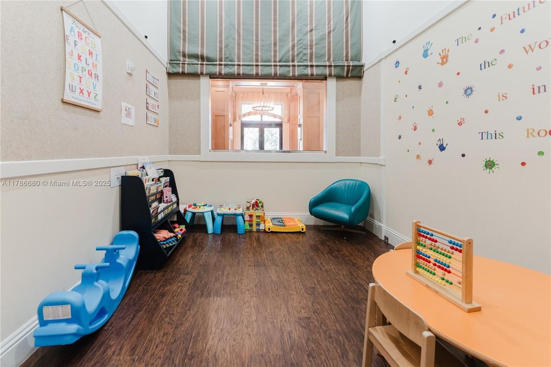 Недавно арендовано: $6,000 (4 спален, 3 ванн, 2720 Квадратных фут)