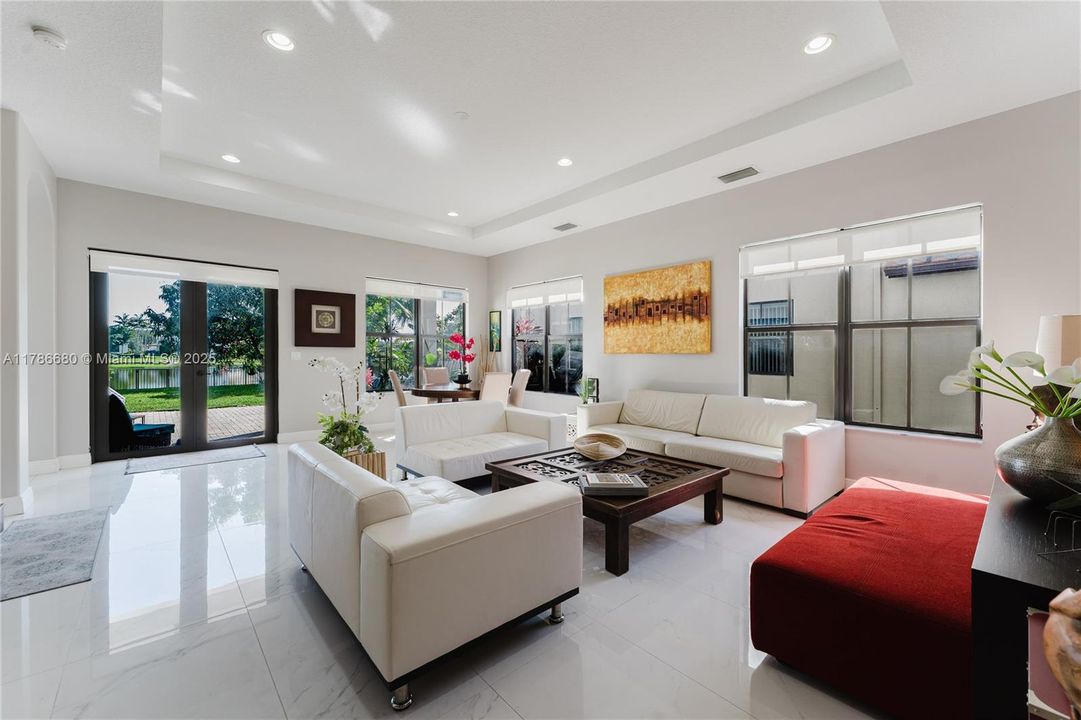 Недавно арендовано: $6,000 (4 спален, 3 ванн, 2720 Квадратных фут)