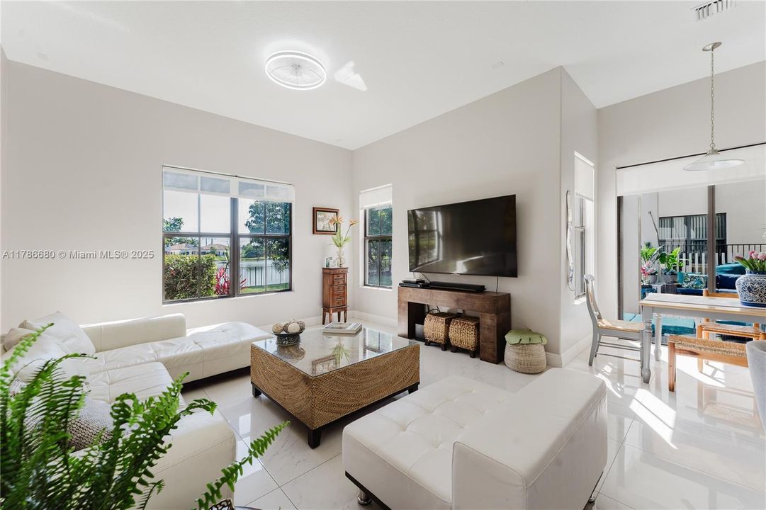 Недавно арендовано: $6,000 (4 спален, 3 ванн, 2720 Квадратных фут)