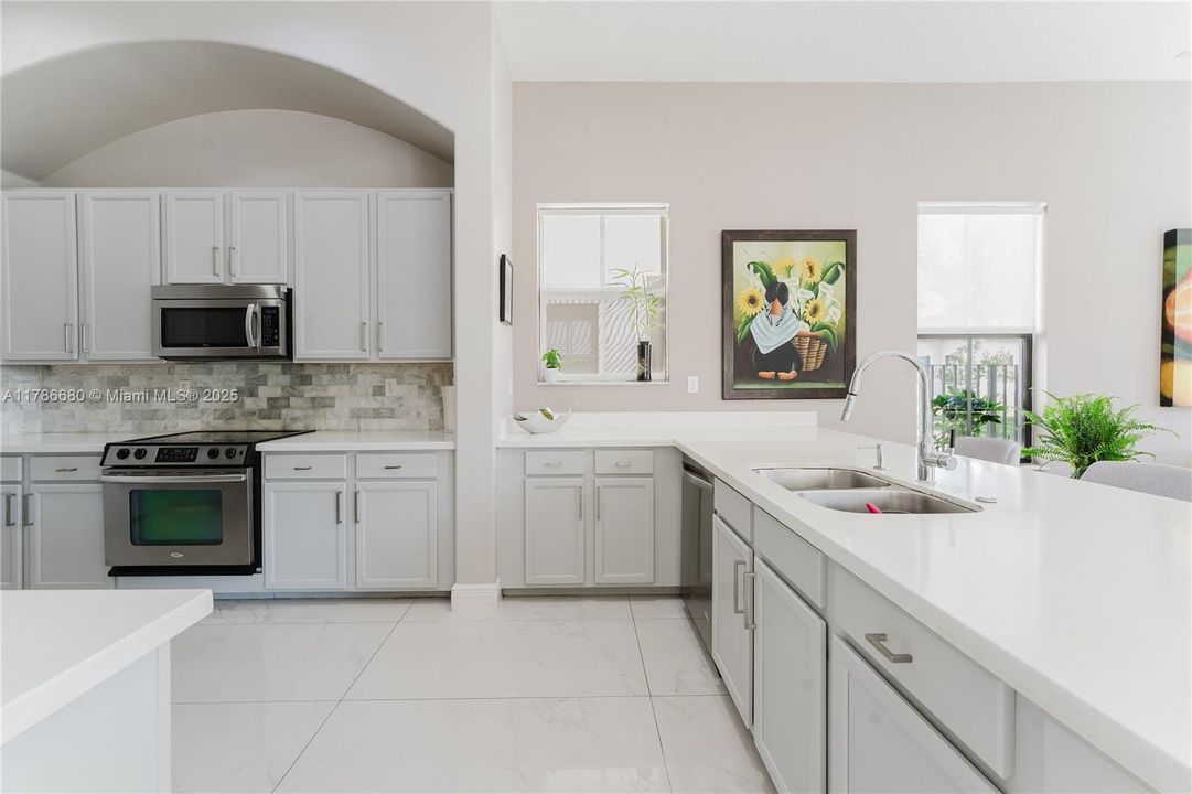 Недавно арендовано: $6,000 (4 спален, 3 ванн, 2720 Квадратных фут)