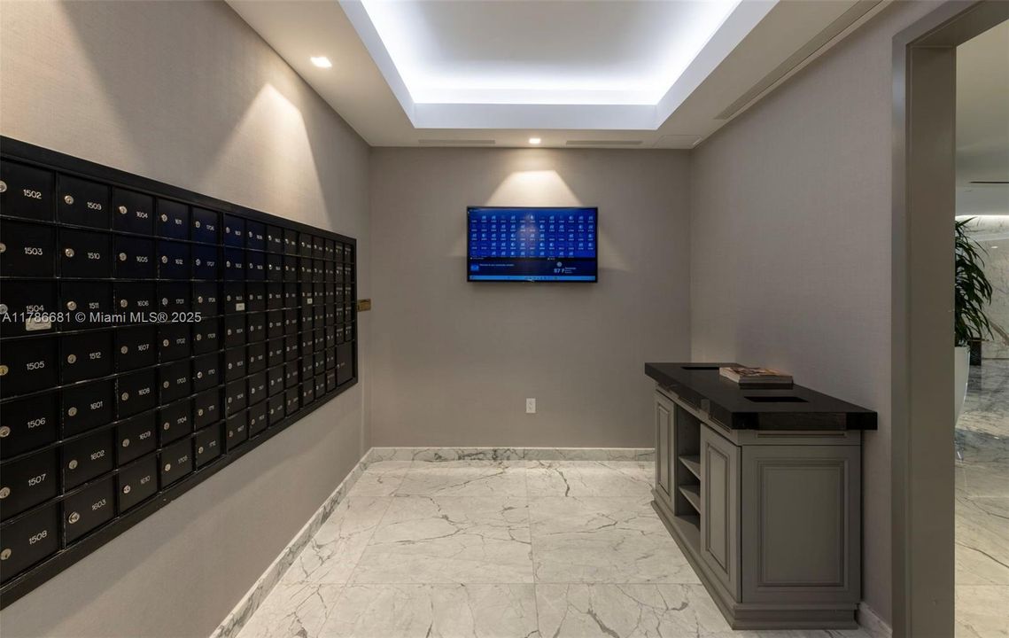 For Sale: $1,650,000 (2 beds, 2 baths, 1733 Square Feet)