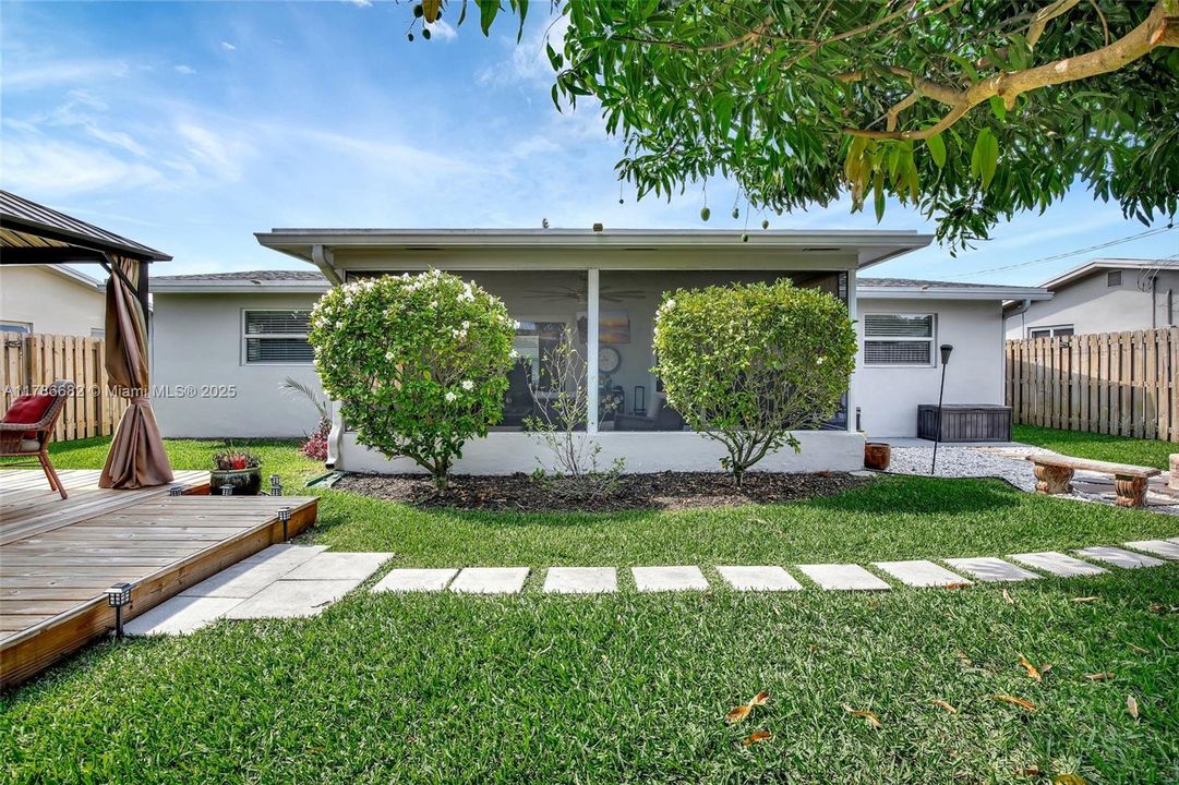 Recently Sold: $485,000 (2 beds, 2 baths, 1047 Square Feet)