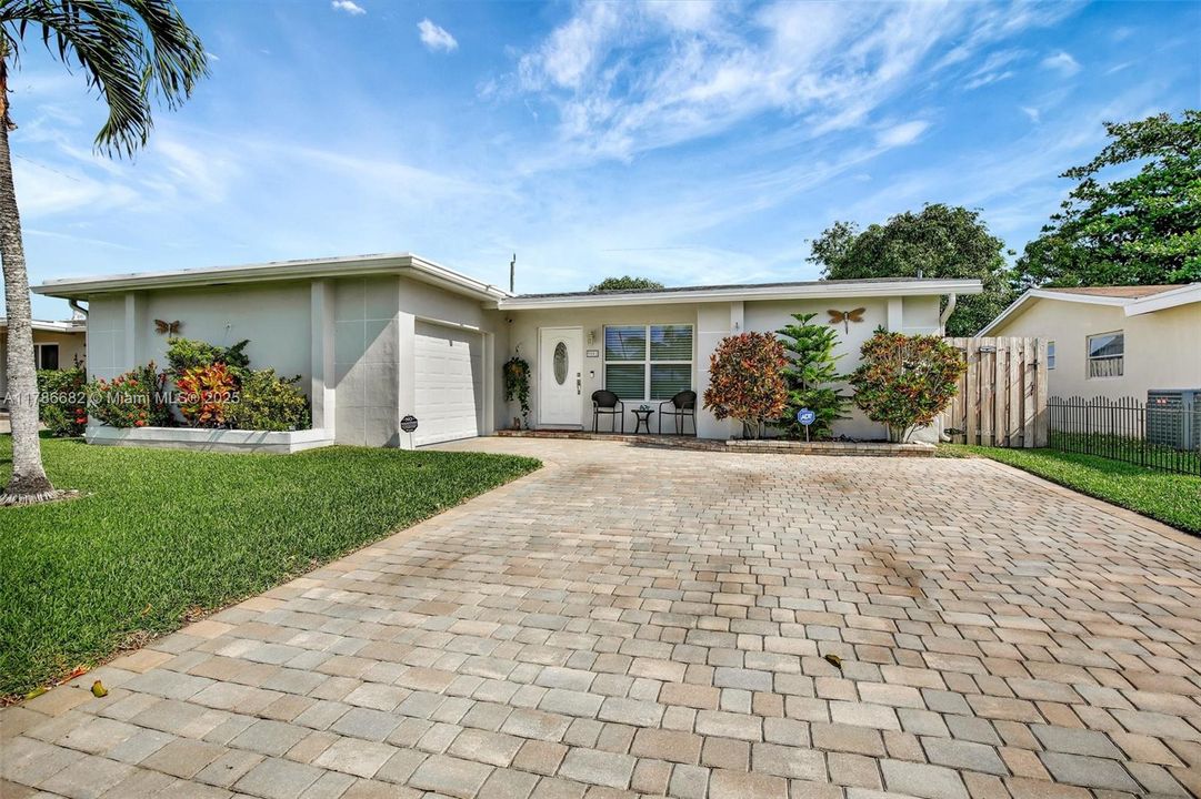 Recently Sold: $485,000 (2 beds, 2 baths, 1047 Square Feet)