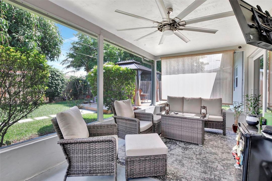 Recently Sold: $485,000 (2 beds, 2 baths, 1047 Square Feet)