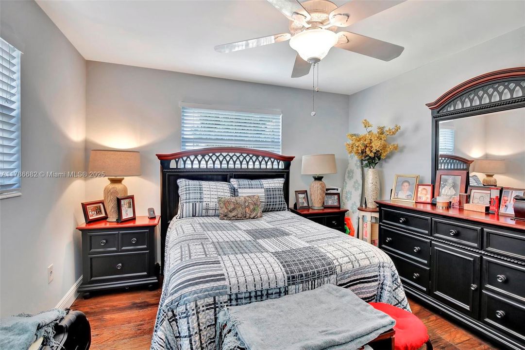 Recently Sold: $485,000 (2 beds, 2 baths, 1047 Square Feet)