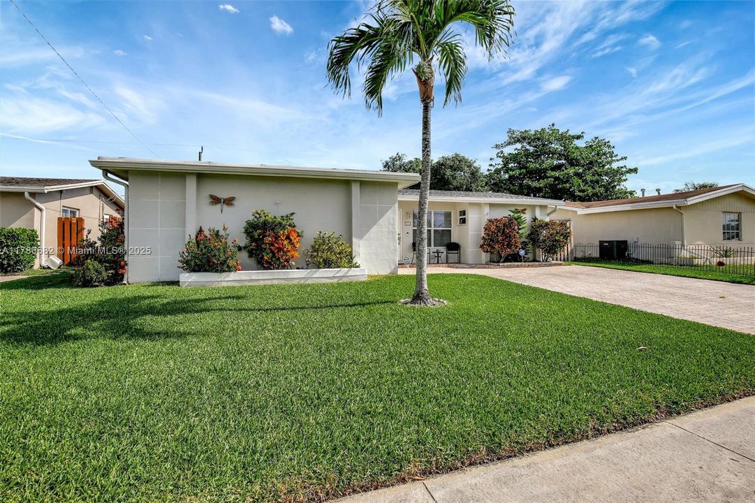 Recently Sold: $485,000 (2 beds, 2 baths, 1047 Square Feet)