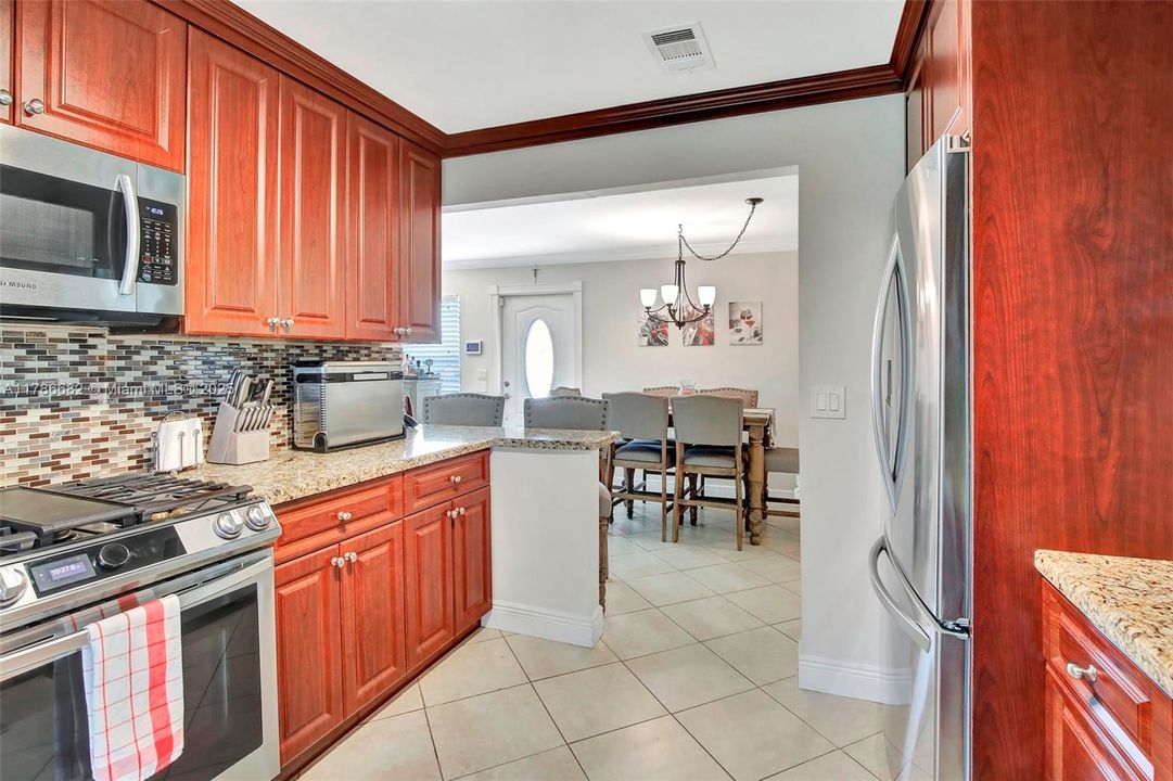 Recently Sold: $485,000 (2 beds, 2 baths, 1047 Square Feet)