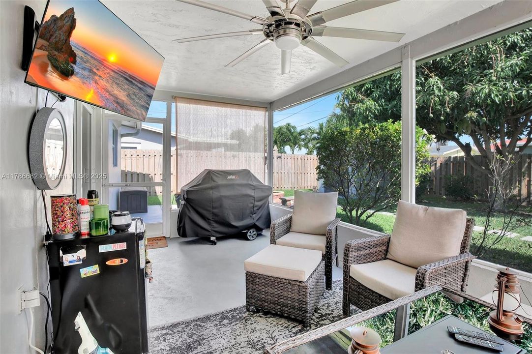 Recently Sold: $485,000 (2 beds, 2 baths, 1047 Square Feet)
