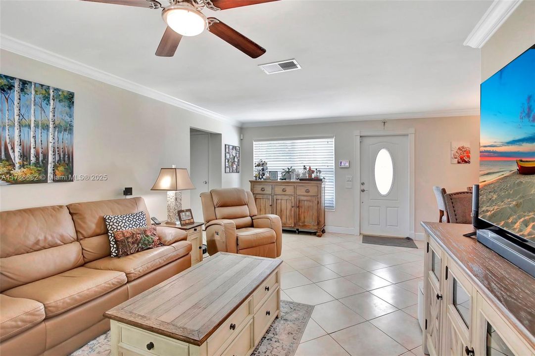 Recently Sold: $485,000 (2 beds, 2 baths, 1047 Square Feet)