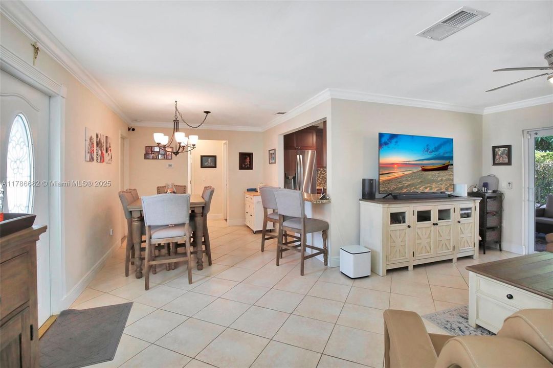 Recently Sold: $485,000 (2 beds, 2 baths, 1047 Square Feet)