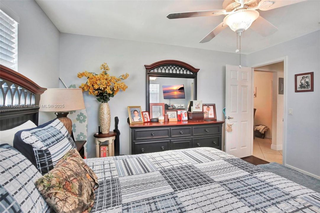 Recently Sold: $485,000 (2 beds, 2 baths, 1047 Square Feet)