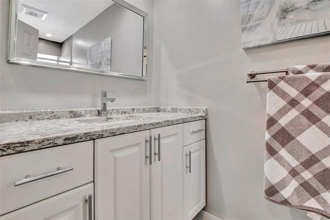 Recently Sold: $485,000 (2 beds, 2 baths, 1047 Square Feet)