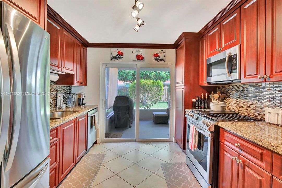 Recently Sold: $485,000 (2 beds, 2 baths, 1047 Square Feet)