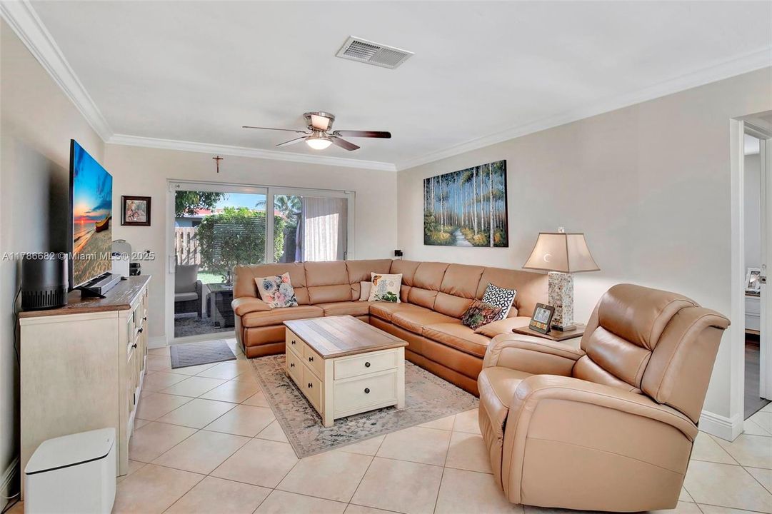 Recently Sold: $485,000 (2 beds, 2 baths, 1047 Square Feet)