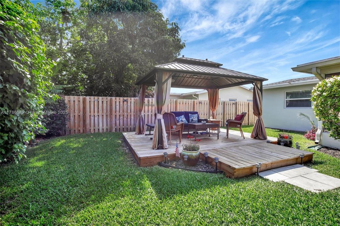 Recently Sold: $485,000 (2 beds, 2 baths, 1047 Square Feet)