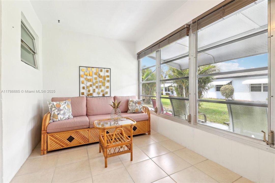 Vendido Recientemente: $130,000 (1 camas, 1 baños, 994 Pies cuadrados)