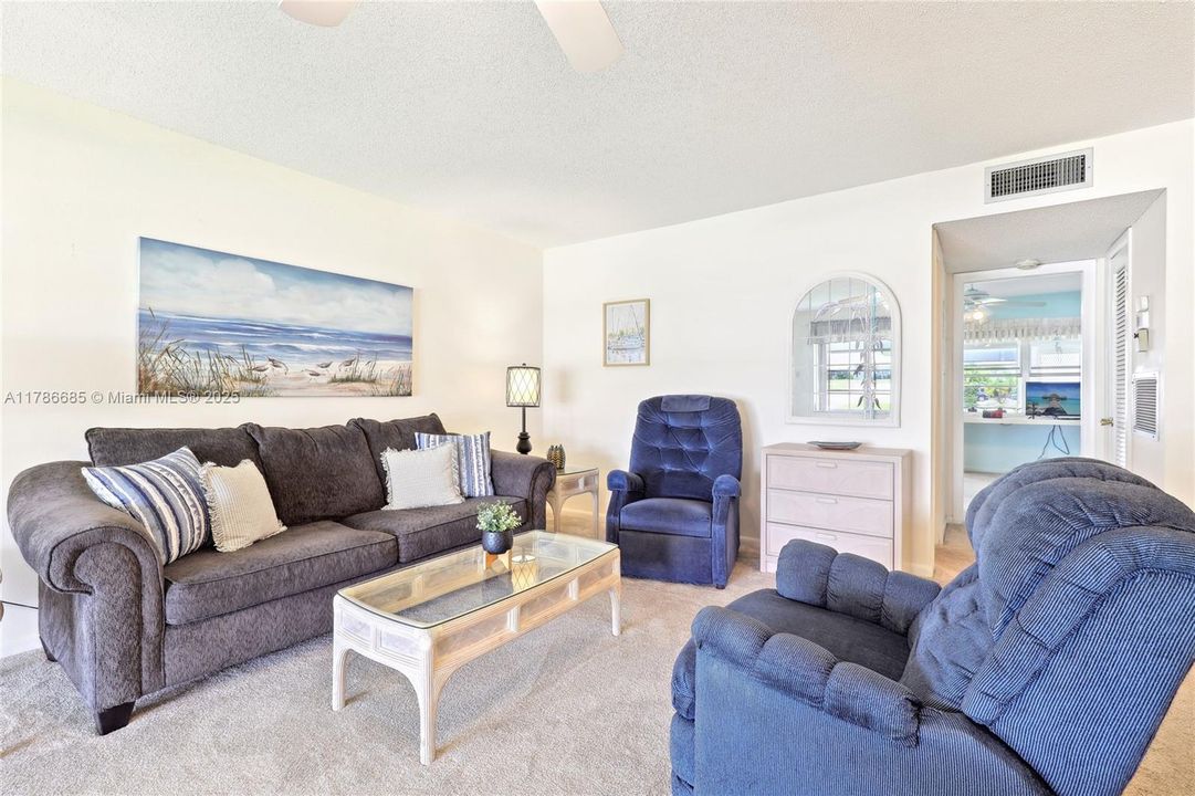 Vendido Recientemente: $130,000 (1 camas, 1 baños, 994 Pies cuadrados)