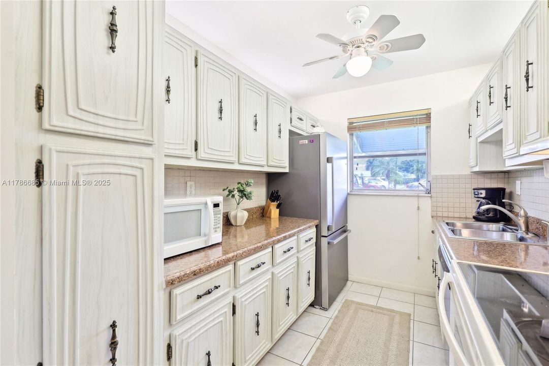 Vendido Recientemente: $130,000 (1 camas, 1 baños, 994 Pies cuadrados)