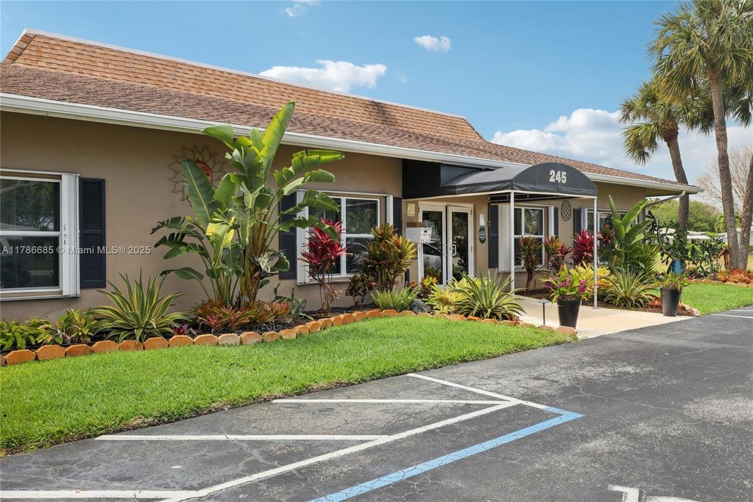 Vendido Recientemente: $130,000 (1 camas, 1 baños, 994 Pies cuadrados)