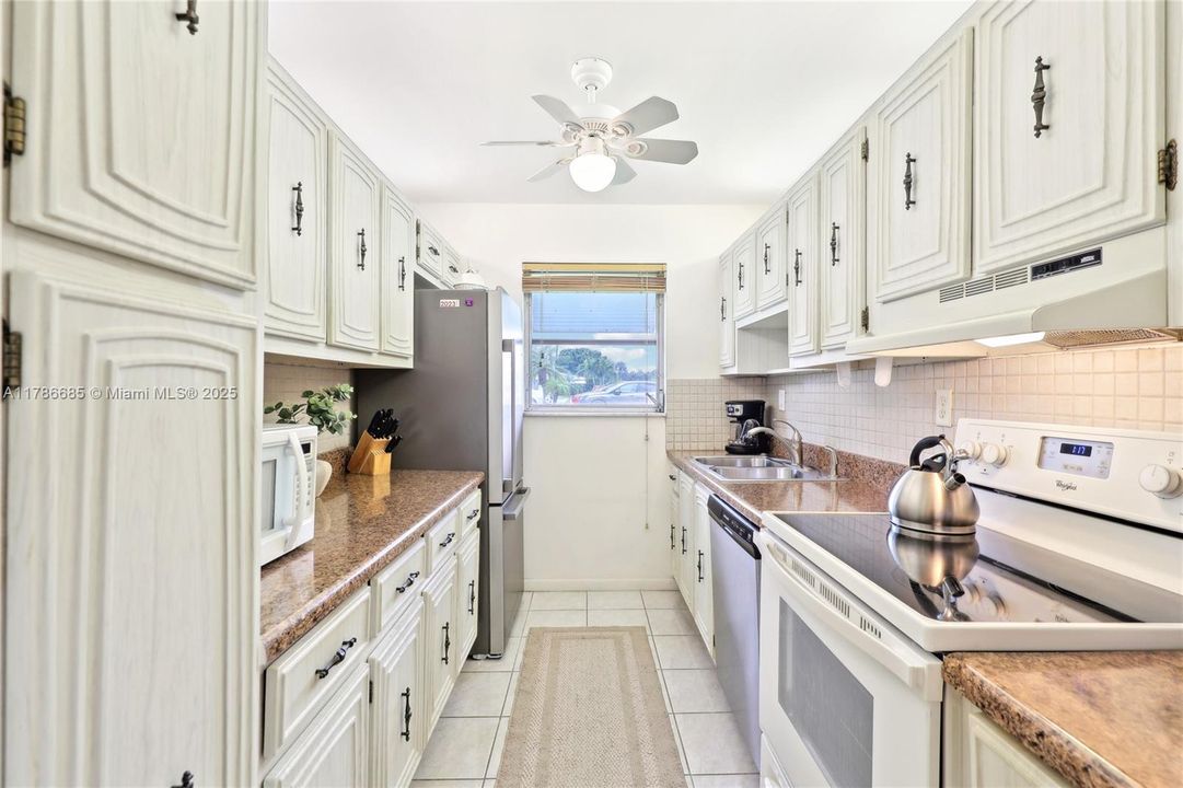 Vendido Recientemente: $130,000 (1 camas, 1 baños, 994 Pies cuadrados)