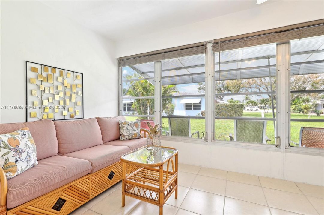 Vendido Recientemente: $130,000 (1 camas, 1 baños, 994 Pies cuadrados)