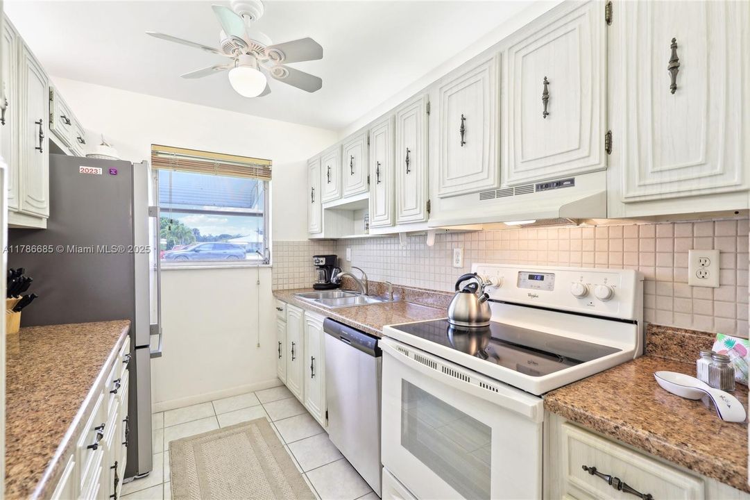 Vendido Recientemente: $130,000 (1 camas, 1 baños, 994 Pies cuadrados)