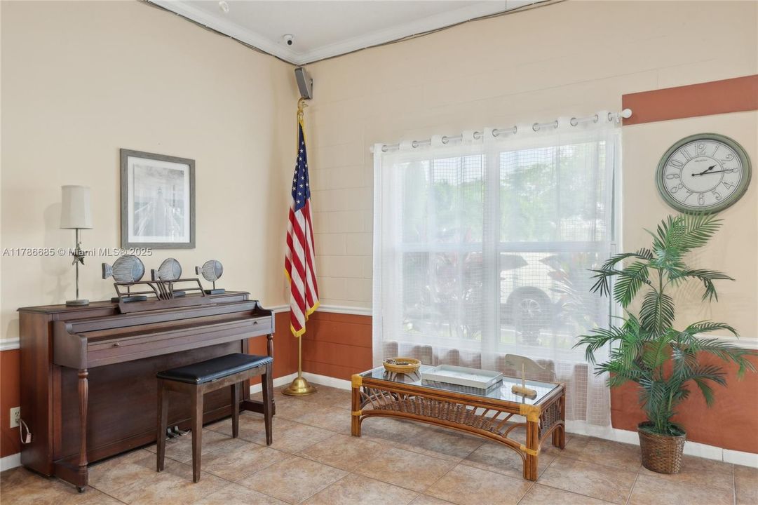 Vendido Recientemente: $130,000 (1 camas, 1 baños, 994 Pies cuadrados)