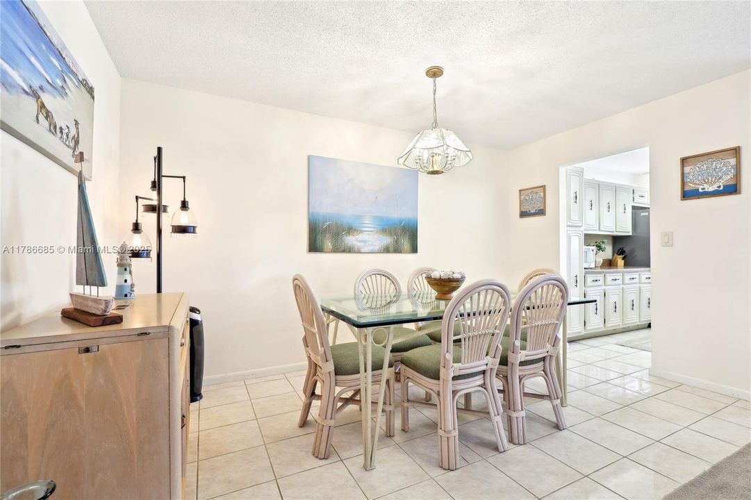 Vendido Recientemente: $130,000 (1 camas, 1 baños, 994 Pies cuadrados)