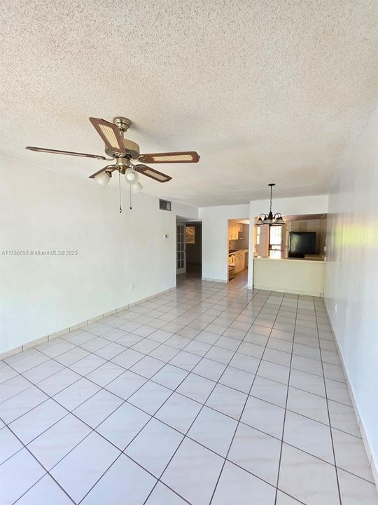 Vendido Recientemente: $219,900 (2 camas, 2 baños, 1006 Pies cuadrados)