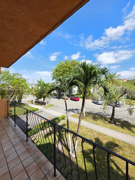 Vendido Recientemente: $219,900 (2 camas, 2 baños, 1006 Pies cuadrados)