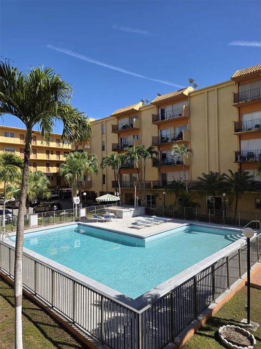 Vendido Recientemente: $219,900 (2 camas, 2 baños, 1006 Pies cuadrados)